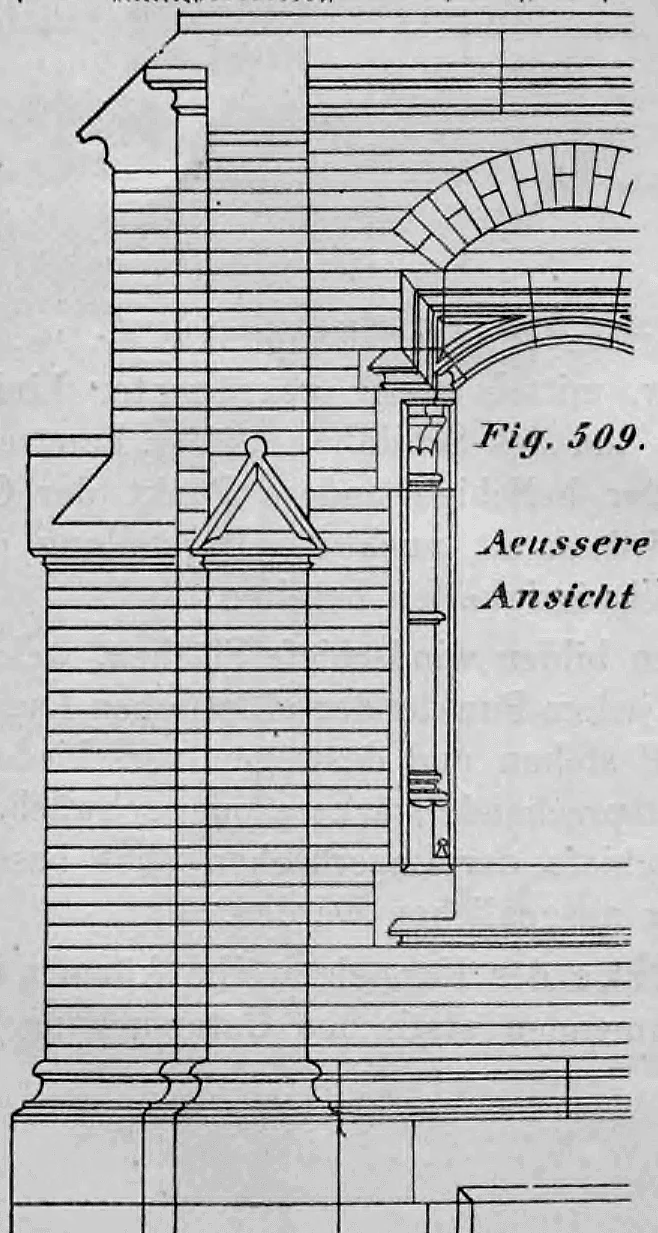 Architektonische Detailzeichnung einer Fassaden-Außenansicht mit Mauerwerk, einem Entlastungsbogen über einer Fensteröffnung und dekorativen Elementen.