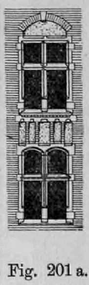 Architektonische Aufrisszeichnung einer zweigeschossigen Fenstergruppe mit einem gekuppelten Rundbogenfenster im Erdgeschoss und einem Kreuzfenster mit Entlastungsbogen im Obergeschoss.