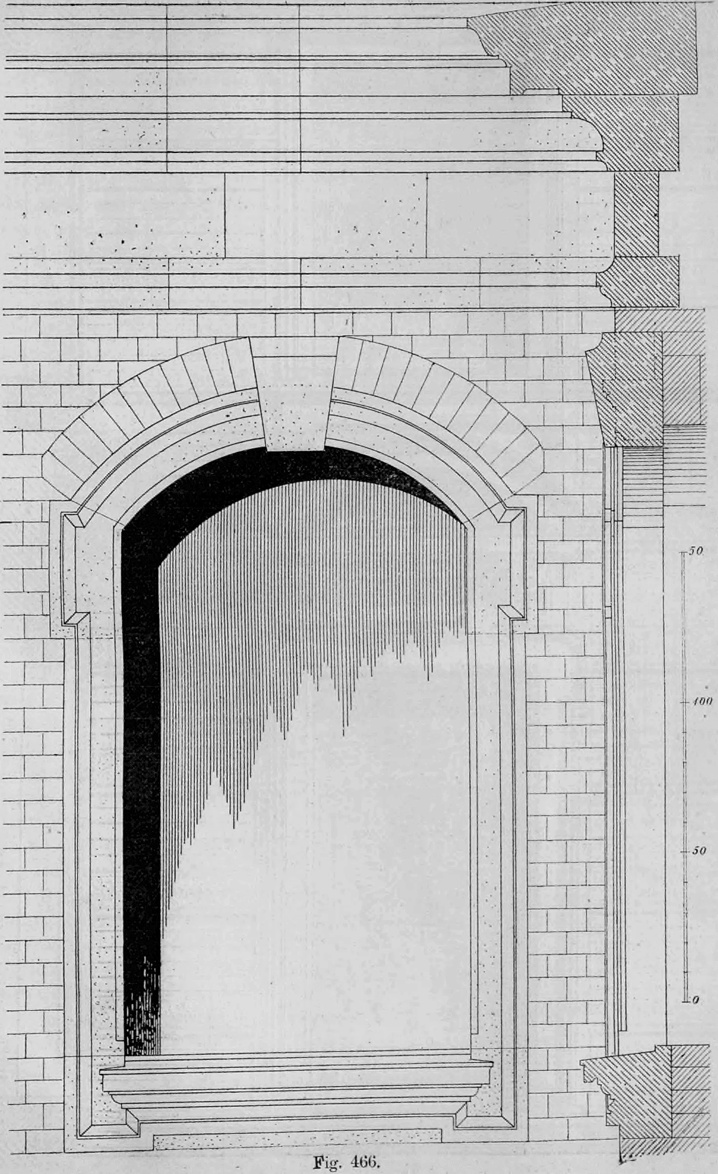 Architekturzeichnung eines geohrten Rundbogenfensters mit profilierter Steinrahmung, Keilstein und Sohlbankgesims, inklusive Profilschnitt.