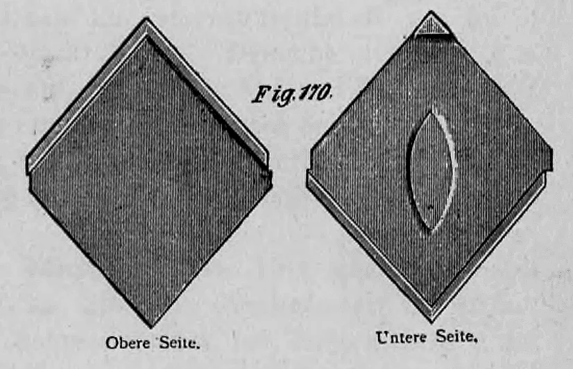 Historische Zeichnung einer rautenförmigen Zementdachplatte (Zementfalzziegel) in der Ober- und Unteransicht.