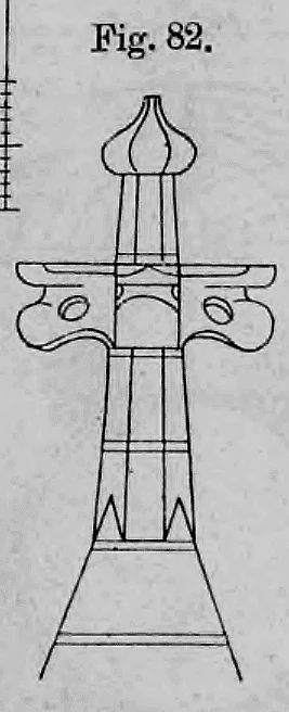 Fig. 82: Schlichtere Giebelspitze mit kreuzblumenähnlichem Ansatz.