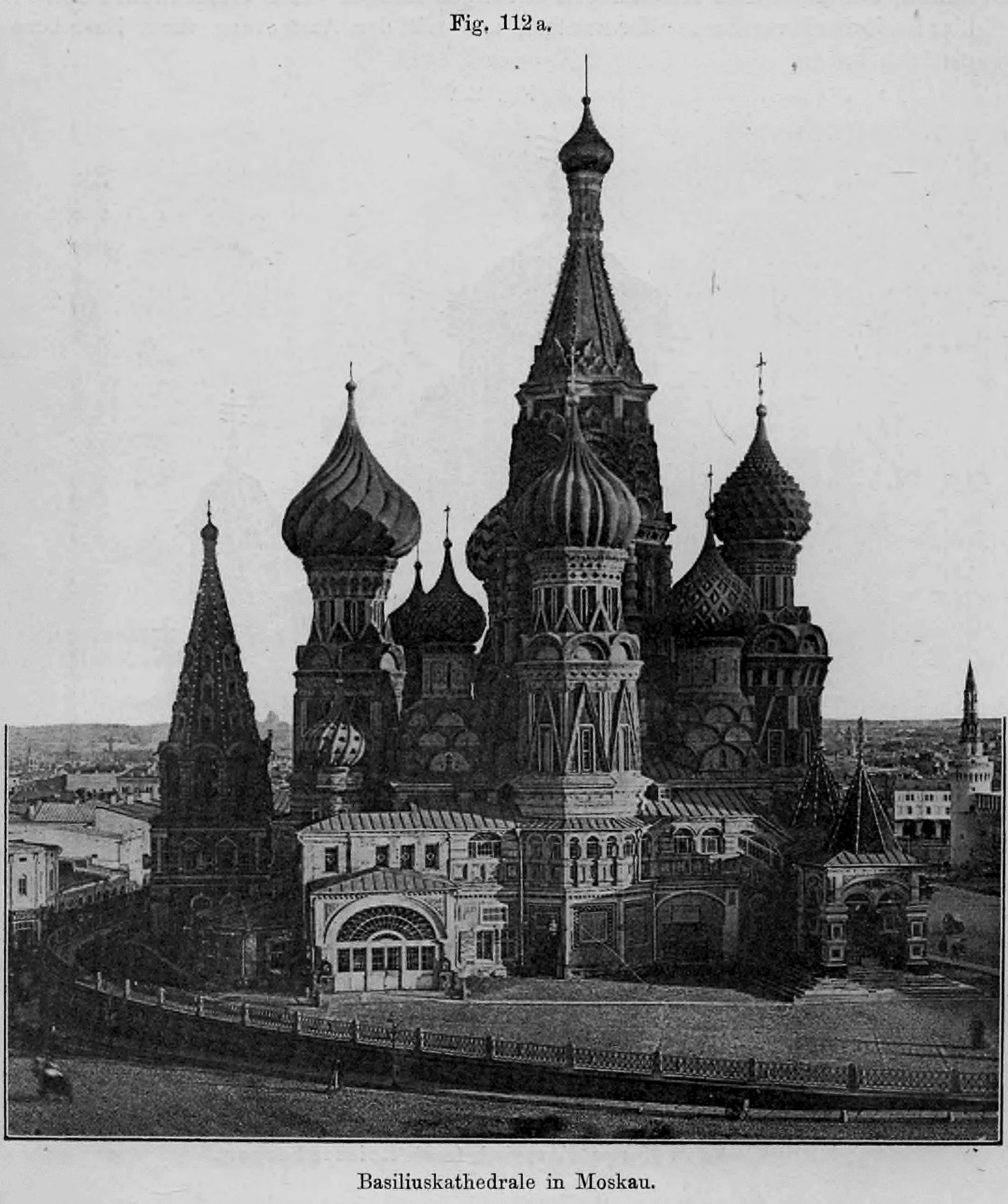 Fig. 112 a.: Historische Ansicht der Basilius-Kathedrale in Moskau mit ihren charakteristischen Zwiebeltürmen.