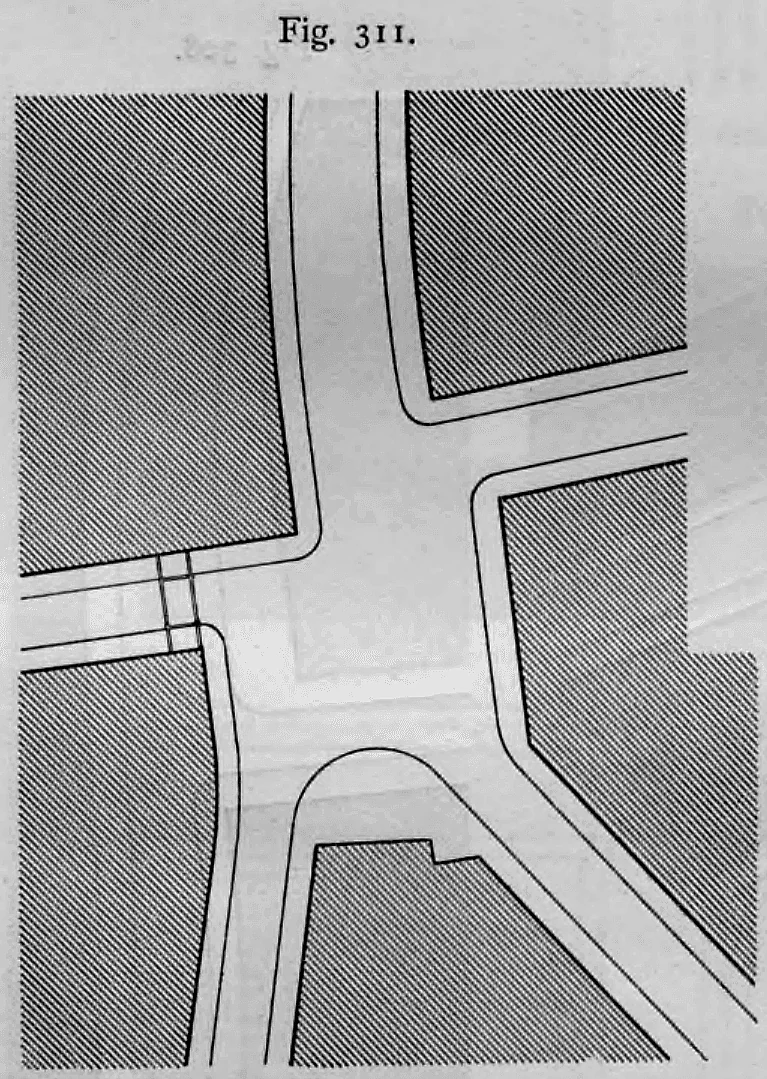 Schematischer Grundriss einer unregelmäßigen fünf-armigen Straßenkreuzung.
